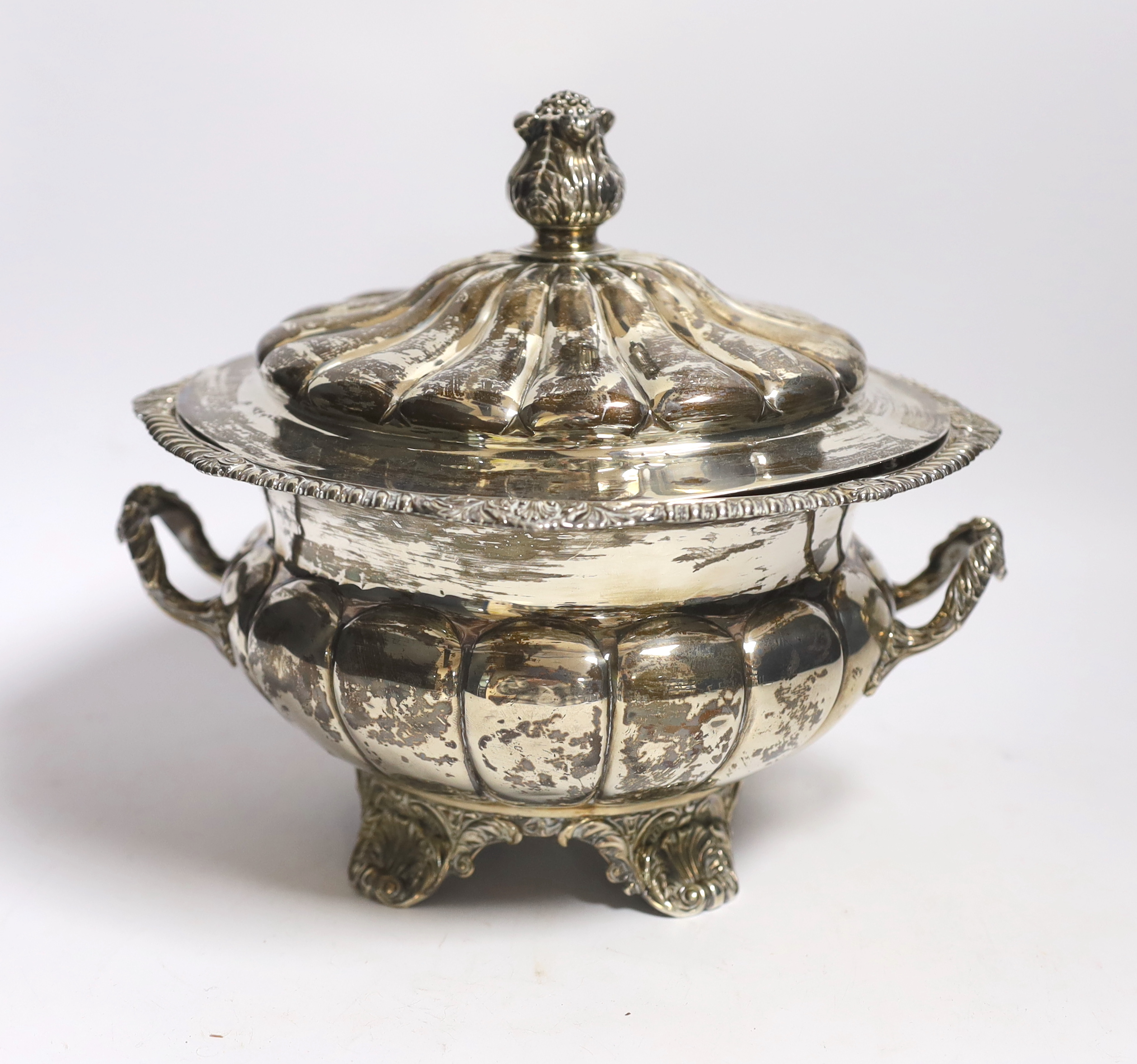 A George IV silver two handled vegetable tureen and cover, by Thomas Burwash, London, 1822 (marks on base rubbed), width over handles, 25cm, 36.5oz.